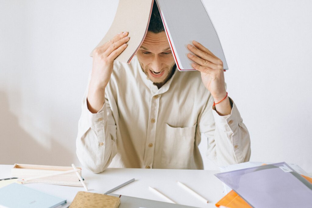 10 Strange Things Your Brain Does When It Cannot Decide What Deserves Your Attention