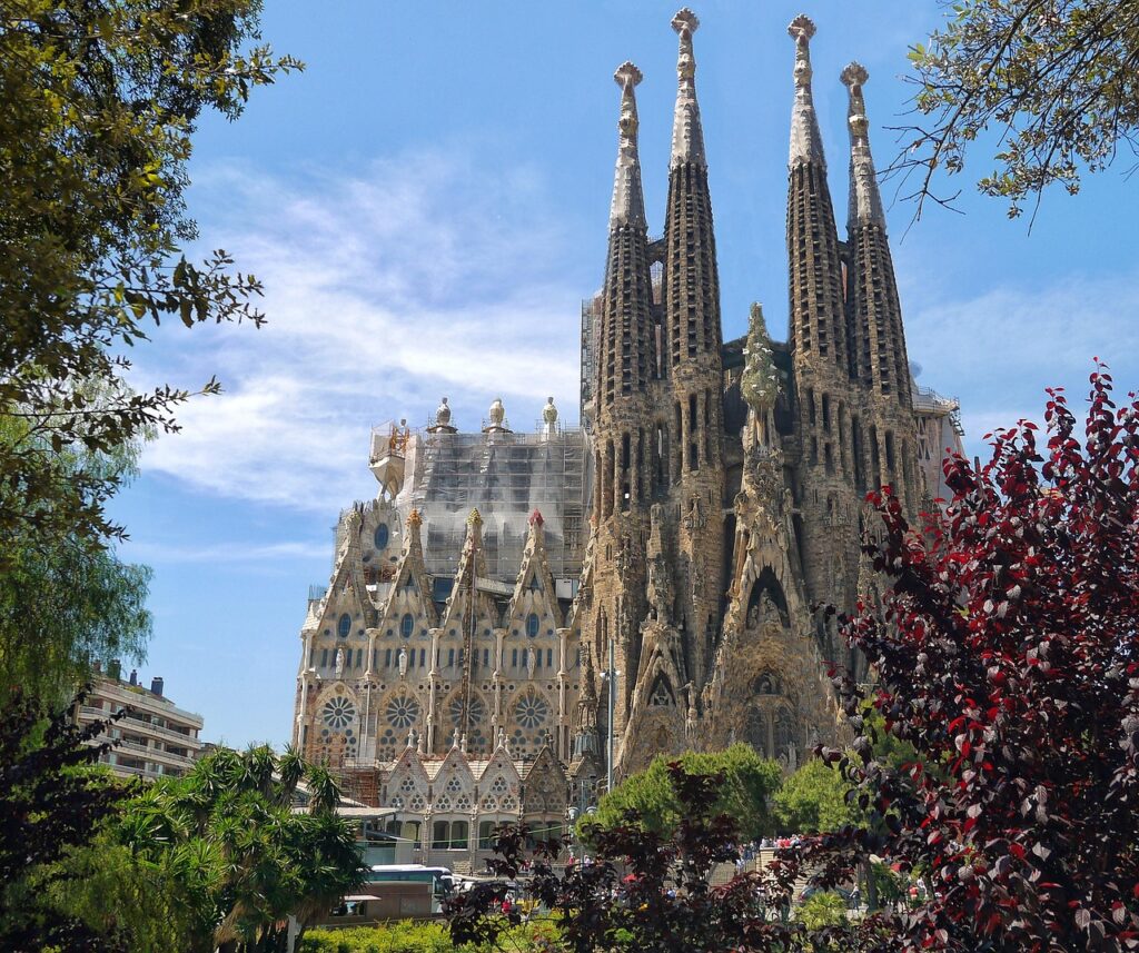 13 Structures Standing on Foundations That Should Have Failed Centuries Ago
